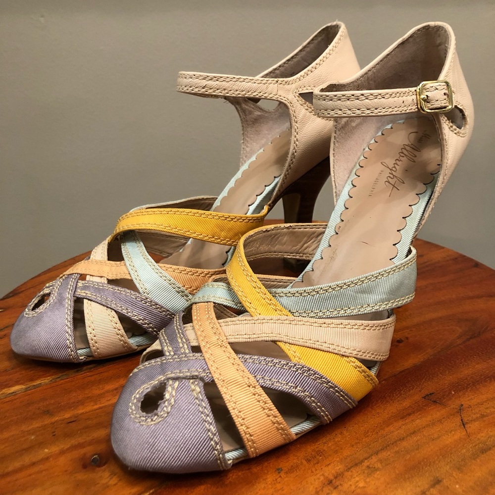 Miss Albright Size 8 retro strappy heels